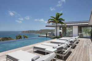 Infinity pool and row of sun loungers with ocean views, Villa Felicita
